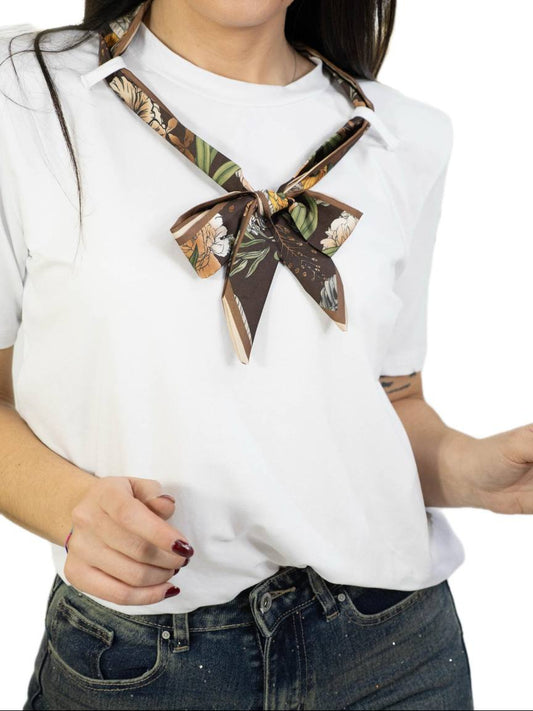 T-shirt con foulard